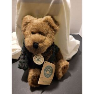 BOYDS BEAR Mr Trumbull w/ Tags 11" Tall - Brown with Green Sweater Bow Tie NWT